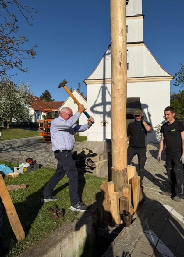 Maibaumaufstellen in Nornheim bei bestem Frühlingswetter ☀️🍻 Da steht er – unser Maibaum 2026! Ein großes Dankeschön an alle Helfer und Bes