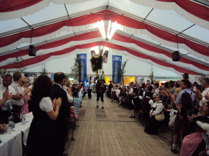 2011 | 100 Jahre Schützenverein Nornheim Fahneneinmarsch der Vereine