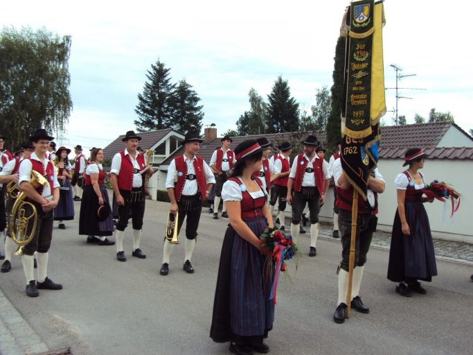 2011 | 100 Jahre Schützenverein Nornheim Umzugsaufstellung am Ortsende